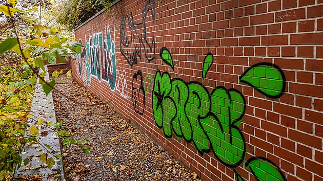 Severní terasy v Hradci Králové jsou sice zavřené, ale táhnou sprejery či závislé. (19. listopadu 2024)