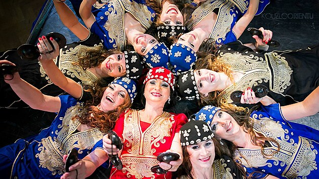 Taneční skupina Sahar se zaměřuje na orientální tance a folklor severní Afriky a Blízkého Východu.