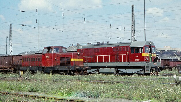 Karkulka T444.0 a Hektor T458.1171, tedy stroje, které obsluhovaly Holešovickou přístavní dráhu ve stanici Praha-Bubny. GPS: 50.1009964N, 14.4399139E