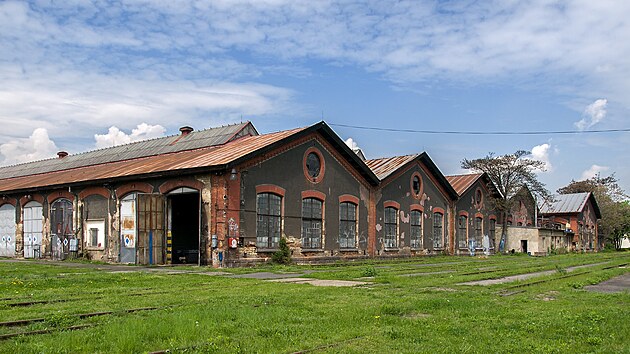65 metrů širokou a 160 metrů dlouhou devítilodní dílenskou halu železničních opraven Bubny postavila Společnost státní dráhy (StEG) už v roce 1873. V roce 2017 byly zdemolována. GPS: 50.1048411N, 14.4415900E
