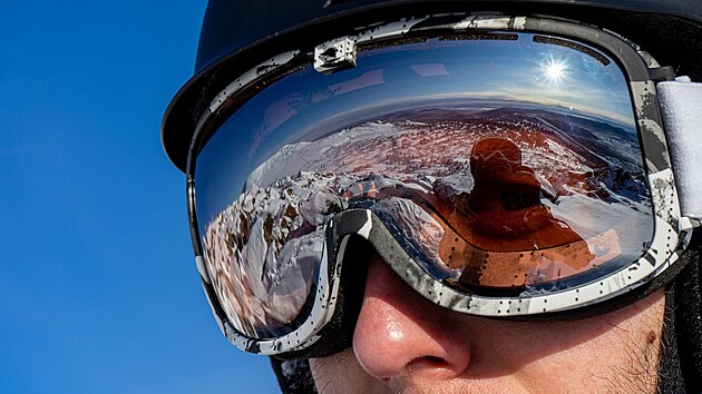 Skla klasických dioptrických a slunečních brýlí mají úplně jiné vlastnosti než brýle lyžařské.