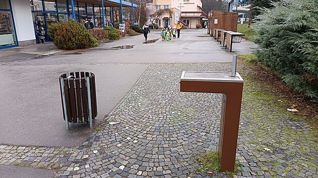 Oblíbeným prvkem v atriu je například i veřejné pítko, u nějž mimo zimní sezonu funguje také knihobudka.