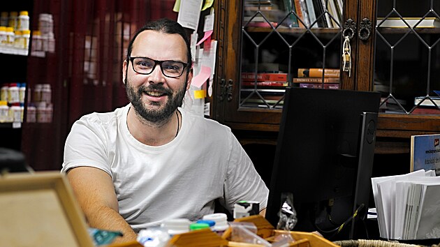 Tomáš Němec provozuje tradiční čínskou medicínu v Jihlavě a v Pardubicích. Má také svůj web apotekatcm.cz, kde se mimo jiné můžou pacienti objednat přes formulář.