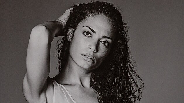 Elodie. Krásu hledá fotograf Ethan James Green i s pomocí italské zpěvačky a modelky.