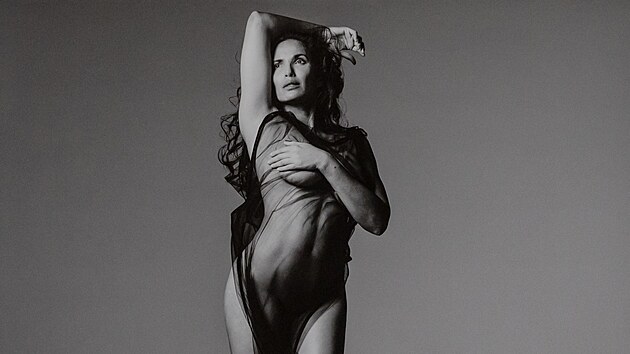 Padma Lakhsmi. Pro producentku a moderátorku je krása cokoli, co upoutá oko. A rehabilituje nahotu, odhalenost.