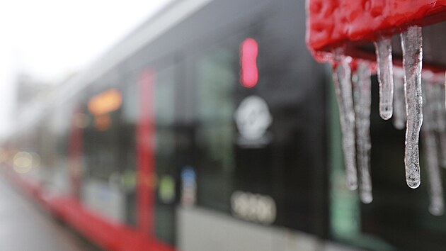 Zamrzla Praha, tedy hlavně tramvaje a vlaky. (2. prosince 2014)