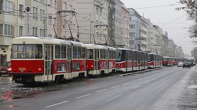 Zamrzla Praha, tedy hlavně tramvaje a vlaky. (2. prosince 2014)