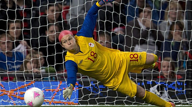 Kanadská brankářka Erin McLeodová, na olympijských hrách v Londýně krutě...