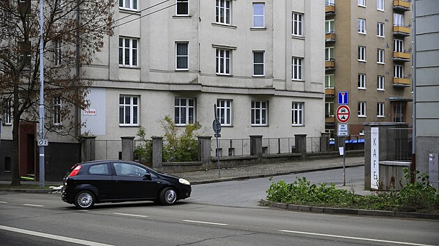 Brno zakázalo vjezd do slepé Trýbovy ulice v centru města. Povolení k vjezdu je možné si vyřídit za poplatek 200 korun, což ombudsman označil na nezákonnou praxi.