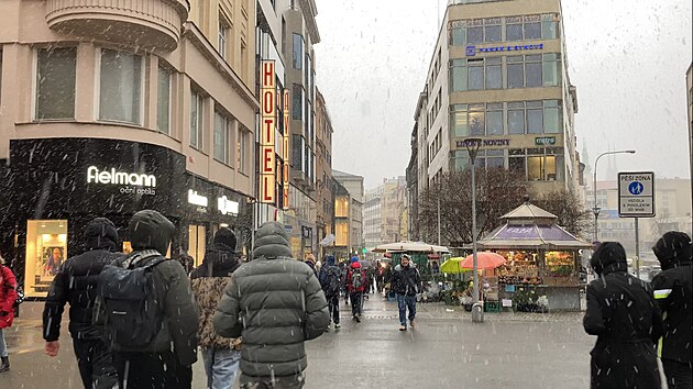 Hlavní pěší tepnu v centru Brna čeká rozsáhlá rekonstrukce. Sítě nejsou v dobrém stavu, povrch pokrývají nevzhledné pruhy a kusy asfaltu či žulových kostek. (6. prosince 2024)