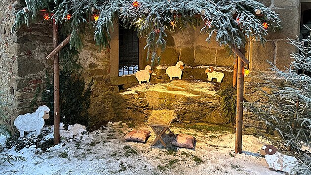 Advent si mohou návštěvníci užít třeba ve středověkém hradu Lipnice, kde vánoční atmosféru dokreslují i vystavené betlémy.