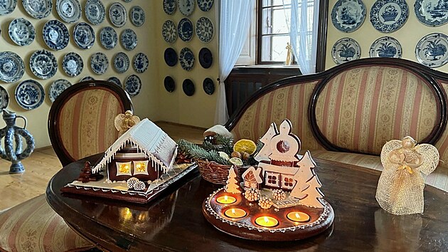 Vánoční atmosféru v interiérech telčského zámku navodí mimo jiné sváteční dekorace nebo voňavé perníčky.