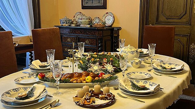 Vánoční atmosféru v interiérech telčského zámku navodí mimo jiné sváteční dekorace nebo voňavé perníčky.