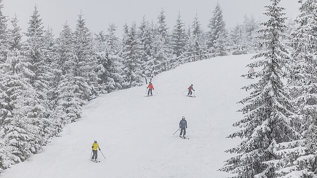 První lyžování na Medvědíně ve Špindlerově Mlýně (6.12.2024).