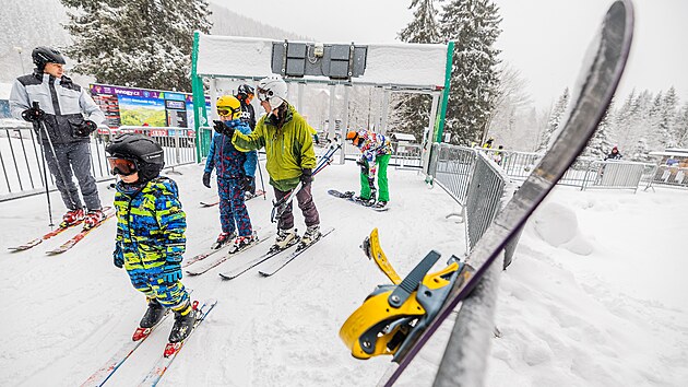 První lyžování na Medvědíně ve Špindlerově Mlýně (6.12.2024).