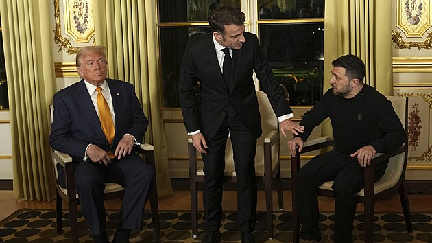 Příští americký prezident Donald Trump se v Paříži sešel s francouzským prezidentem Emmanuelem Macronem a s ukrajinským prezidentem Volodymyrem Zelenským. (7. prosince 2024)
