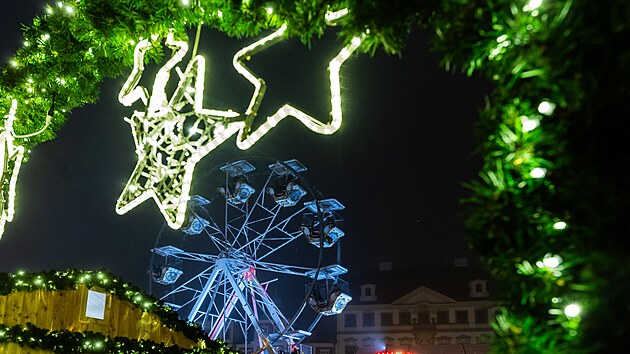 Stovky lidí v Hradci Králové přilákalo rozsvícení stromu. (1. prosince 2024)
