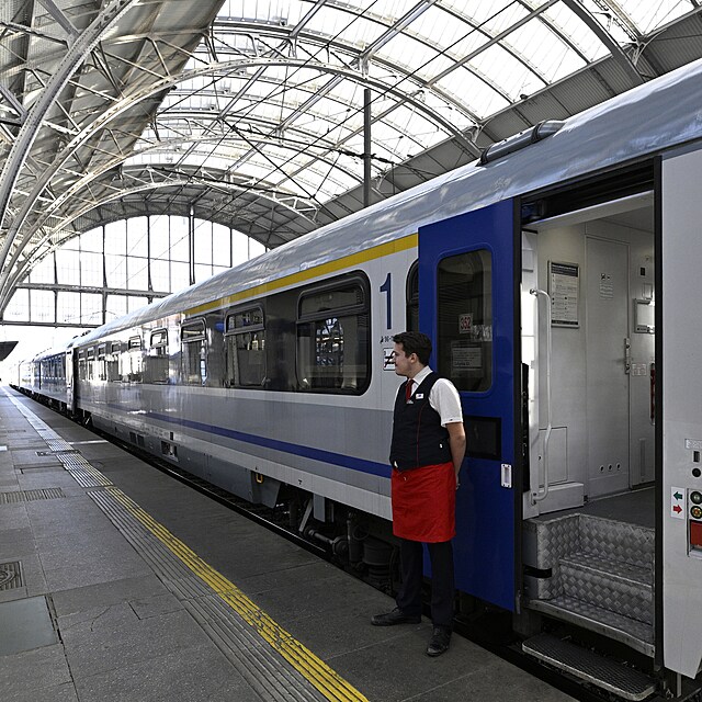 Z pražského hlavního nádraží v 7:15 odjel první vlak nové linky Českých drah Baltic Express do polské Gdyně u Baltského moře. (15. prosince 2024)