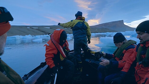 Náročný výsadek k vědecké stanici