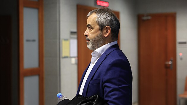 U Městského soudu v Brně pokračuje projednávání kauzy kolem přidělování nebytových prostor v ulici Hlinky 46 a Hlinky 46a. Na snímku advokát Kárim Titz, který přišel svědčit. (12. prosince 2024)