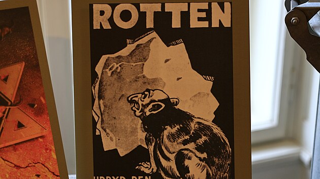 Výstava Humor bez legrace v brněnské vile Löw-Beer nahlíží na téma antisemitismu v dřívějších i současných dobách. (prosinec 2024)