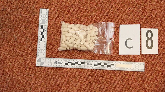 Kriminalisté zadrželi drogy a peníze gangu, který působil na Olomoucku a Šumpersku. Jeho členy byli i dva mladiství.