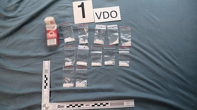 Kriminalisté zadrželi drogy a peníze gangu, který působil na Olomoucku a Šumpersku. Jeho členy byli i dva mladiství.