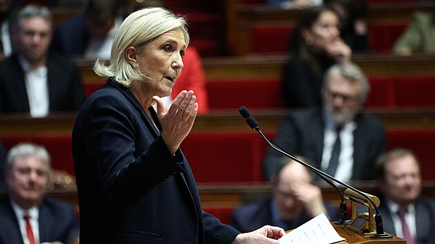 Marine Le Penová před vyslovením nedůvěry vládě Michela Barniera (4. prosince 2024)