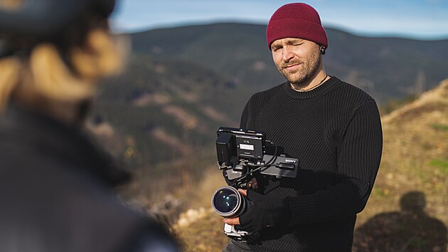 Krása extrému. Martin Vrbický nechává diváctvo okusit momenty, které nemá šanci v realitě zažít.