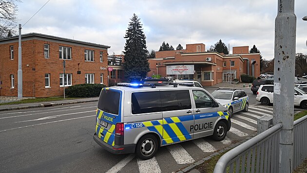 Ve zlínské nemocnici hořela technická místnost v budově interny, hasiči evakuovali z budovy zhruba 150 lidí. (12. prosince 2024)