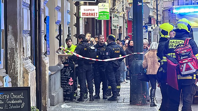 Žena se v centru Prahy pokusila o sebevraždu (19. prosince 2024)