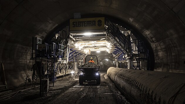 Ražba přestupní stanice Pankrác na trase metra D je zhruba v polovině. (13. prosince 2024)