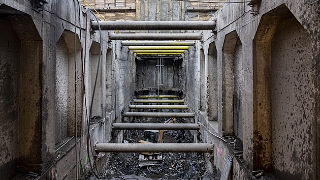 Ražba přestupní stanice Pankrác na trase metra D je zhruba v polovině. (13. prosince 2024)