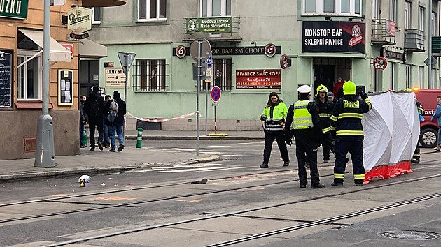 Ženu v Praze srazil autobus, má vážně poraněnou nohu. (11. prosince 2024)