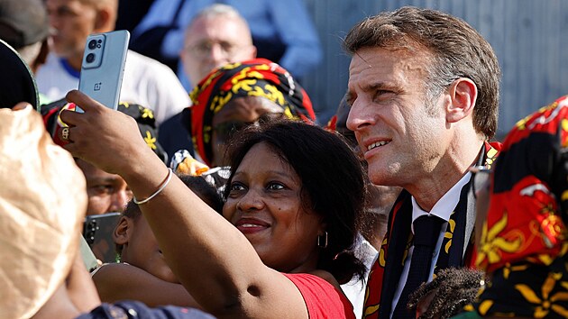 Francouzský prezident Emmanuel Macron navštívil Mayotte, aby si v zámořském departementu Francie v Indickém oceánu prohlédl škody, které tu napáchal cyklon Chido. (19. prosince 2024)