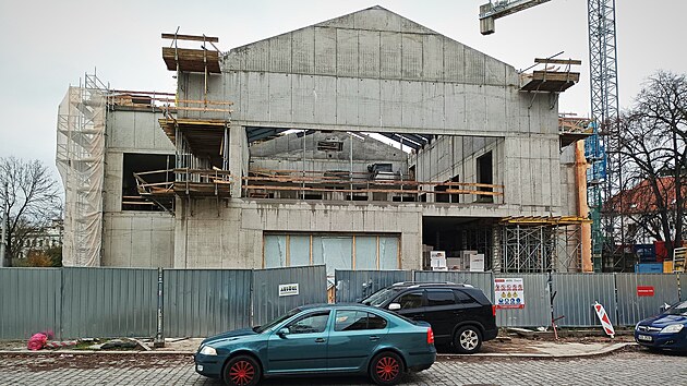 Přístavba směrem k Jihočeskému muzeu je vybetonovaná.