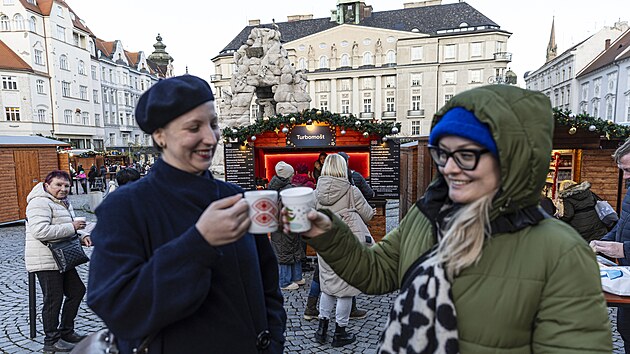 Turbomošt je oblíbeným nápojem brněnských vánočních trhů už od roku 2009, kdy s ním přišel tehdejší student Jan Vlachynský. Jde o mošt vylepšený o panák jablečné pálenky, k původní verzi během let přibyly i další kombinace. (prosinec 2024)