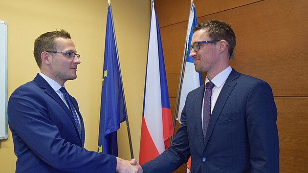 Bývalý ředitel druhé největší školy na Vysočině Lukáš Venkrbec (vpravo).