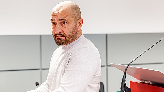 Igor Pokoš čelí u olomouckého krajského soud obžalobě z rozsáhlého podvodu se škodou 36 milionů korun. (10. prosince 2024)