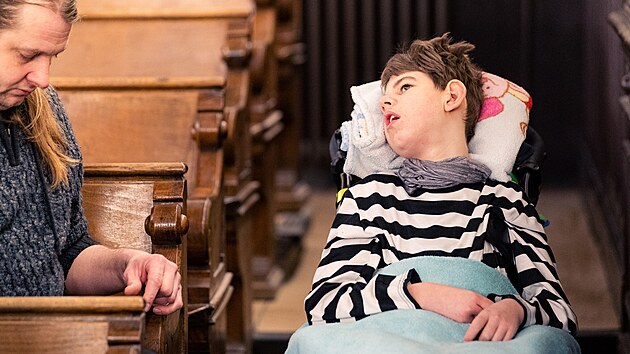 Olomoucký okresní soud se zabývá kauzou chlapce, který před 14 lety utrpěl krvácení do mozku a zůstal těžce postižený. Podle rodiny ho v porodnici sestra upustila.