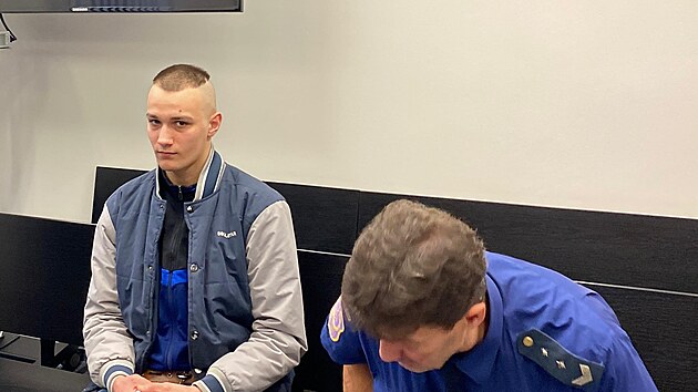 Jednadvacetiletý Antonio Melka čelí obžalobě pokus o vraždu, výtržnictví a násilí proti úřední osobě. (13. prosince 2024)