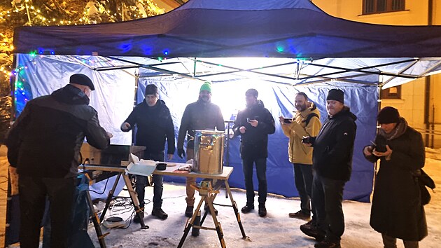 Stánek s polévkou bude opět umístěn pod vánočním stromem na žďárském náměstí. Pokrmy jsou zdarma, přijít si pro ten svůj může kdokoliv.