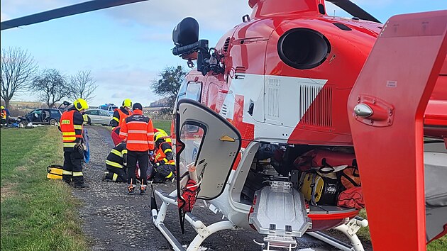 Zásah po nehodě osobního automobilu v katastru obce Starojická Lhota na Novojičínsku, při které se těžce zranil třináctiletý chlapec. (21. prosince 2024)