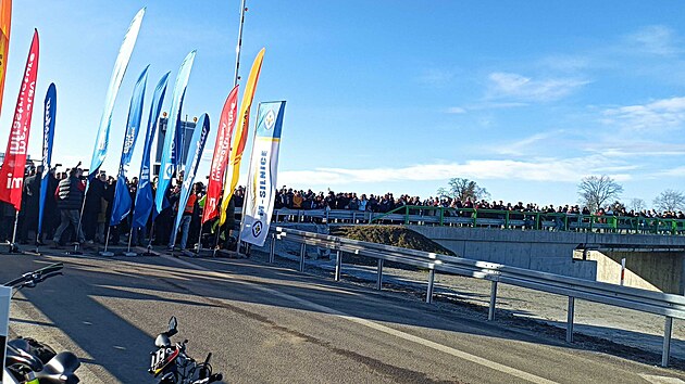 Ředitelství silnic a dálnic otvřelo obchvat kolem Českých Budějovic a k tomu ještě další dva úseky dálnice D3 směrem dál na jih. Slavnostní otevření si nenechaly ujít stovky přihlížejících. (21. prosince 2024)