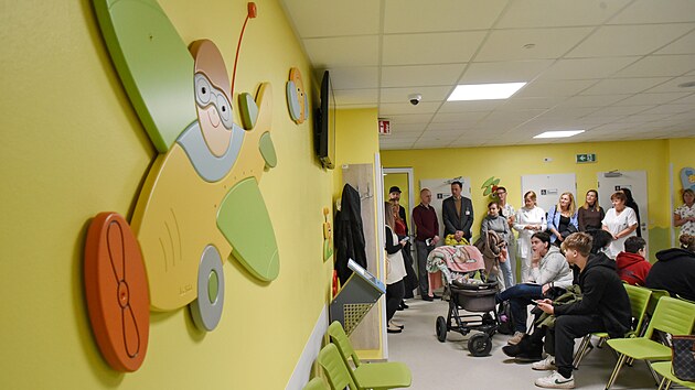 Díky několika dobročinným aktivitám mohla olomoucká dětská klinika vybavit ambulantní trakt v suterénu nástěnnými hracími prvky.
