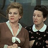Slávka Budínová a Dana Medřická v seriálu Byl jednou jeden dům (1974)