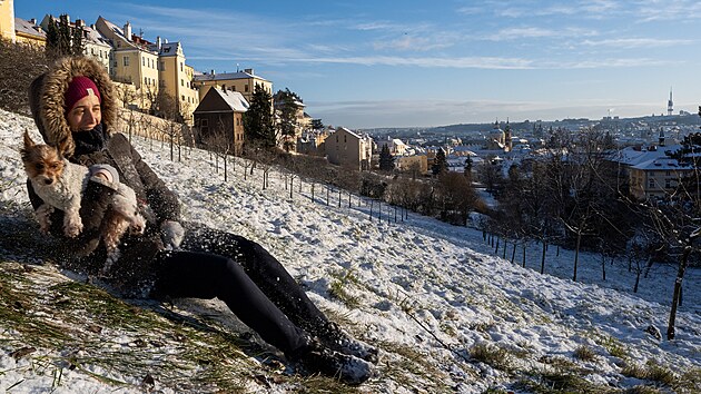 Pohled na Prahu od Strahovského kláštera. Počasí ovlivňuje tlaková výše, kterou do Česka proudí studený vzduch. (4. ledna 2025)