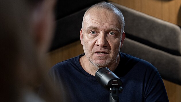 Hostem pořadu Rozstřel je Martin Kavka, končící mluvčí Hasičů Praha.