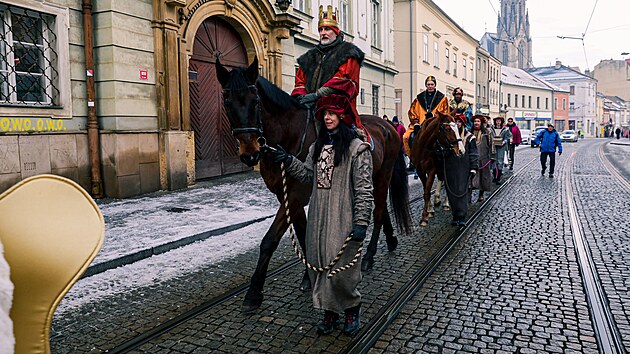 Olomoucí se vypravil Tříkrálový průvod, v jehož čele vyrazili primátor Olomouce Miroslav Žbánek, biskup Antonín Basler a ředitel Charity Olomouc Petr Prinz ). (6. ledna 2025)