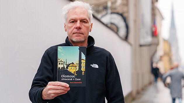 Karel Zámečníček svou prvotinu Deník partyzána vydal před šesti lety, teď čtenářům přináší knihu Olomouc ztracená v čase.